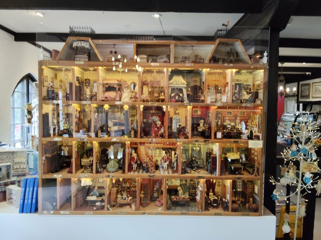 Waverley dollhouse